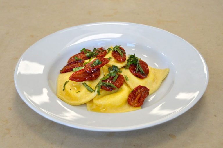 Raviodi di Burrata con Datterini Confit Ricetta Corsi di Cuoco AIC Raviodi di Burrata con Datterini Confit Ricetta Corsi di Cuoco AIC