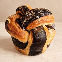 Brioche sfogliata intrecciata al cacao – Jessica Gasparro Brioche sfogliata intrecciata al cacao di Jessica Gasparro
