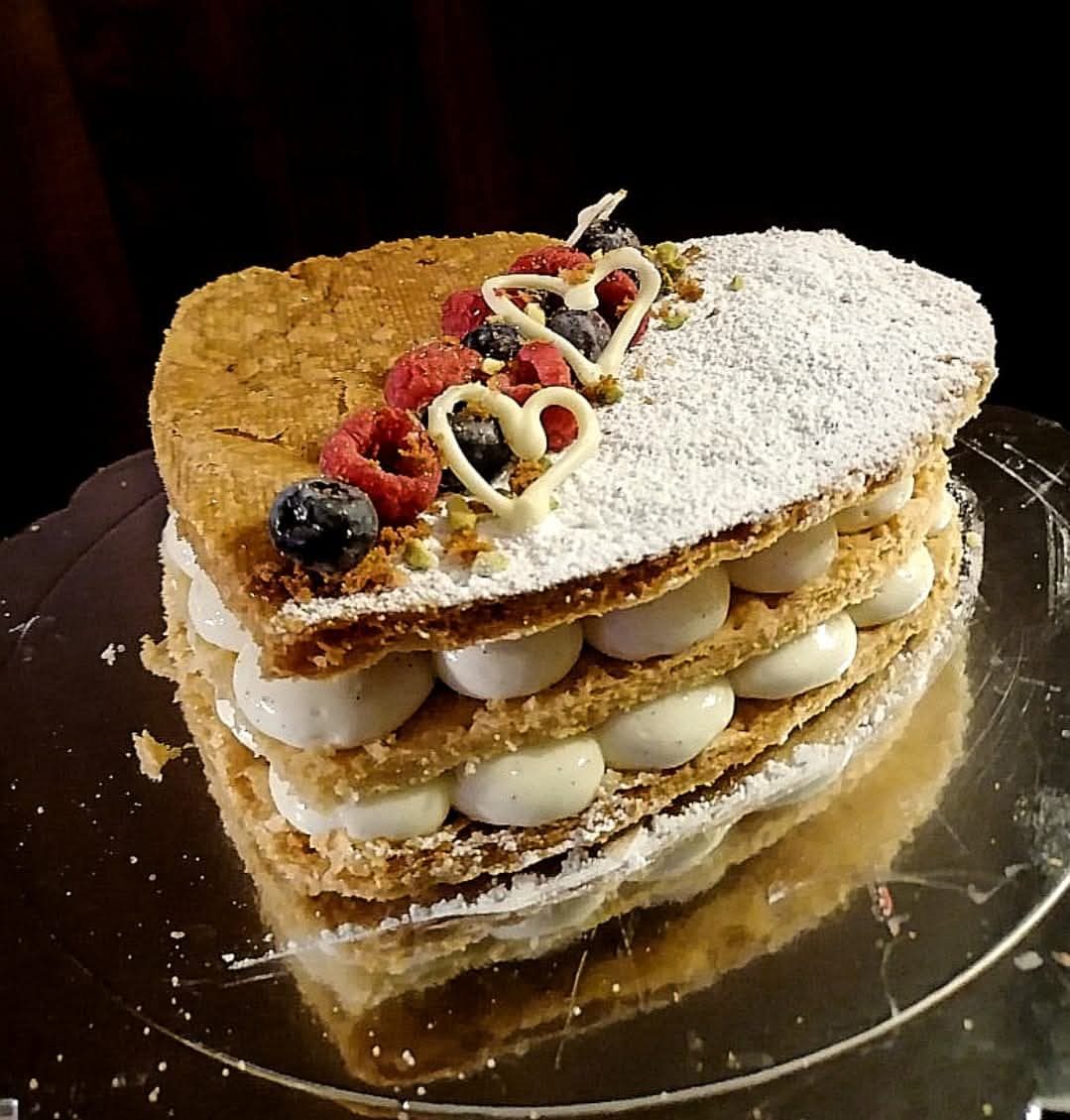 Millefoglie a forma di cuore con crema e frutti di bosco di Jessica Gasparro